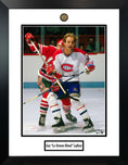 Charger l'image dans la visionneuse de la galerie, Guy Lafleur Framed Photo with Alumni Coin

