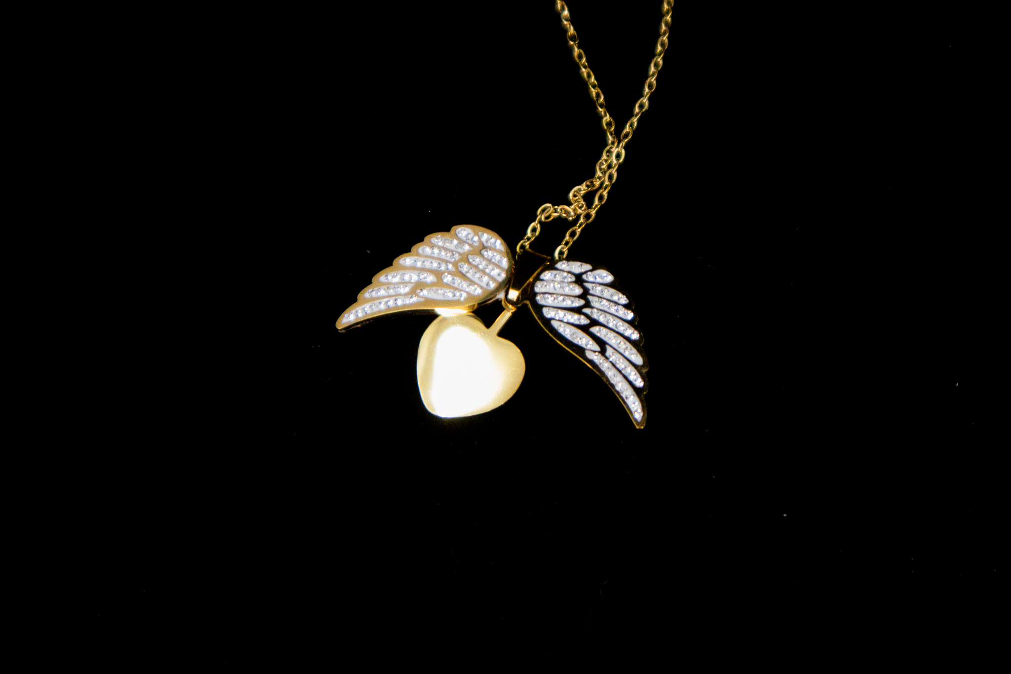 Collier cœur caché à ailes étincelantes